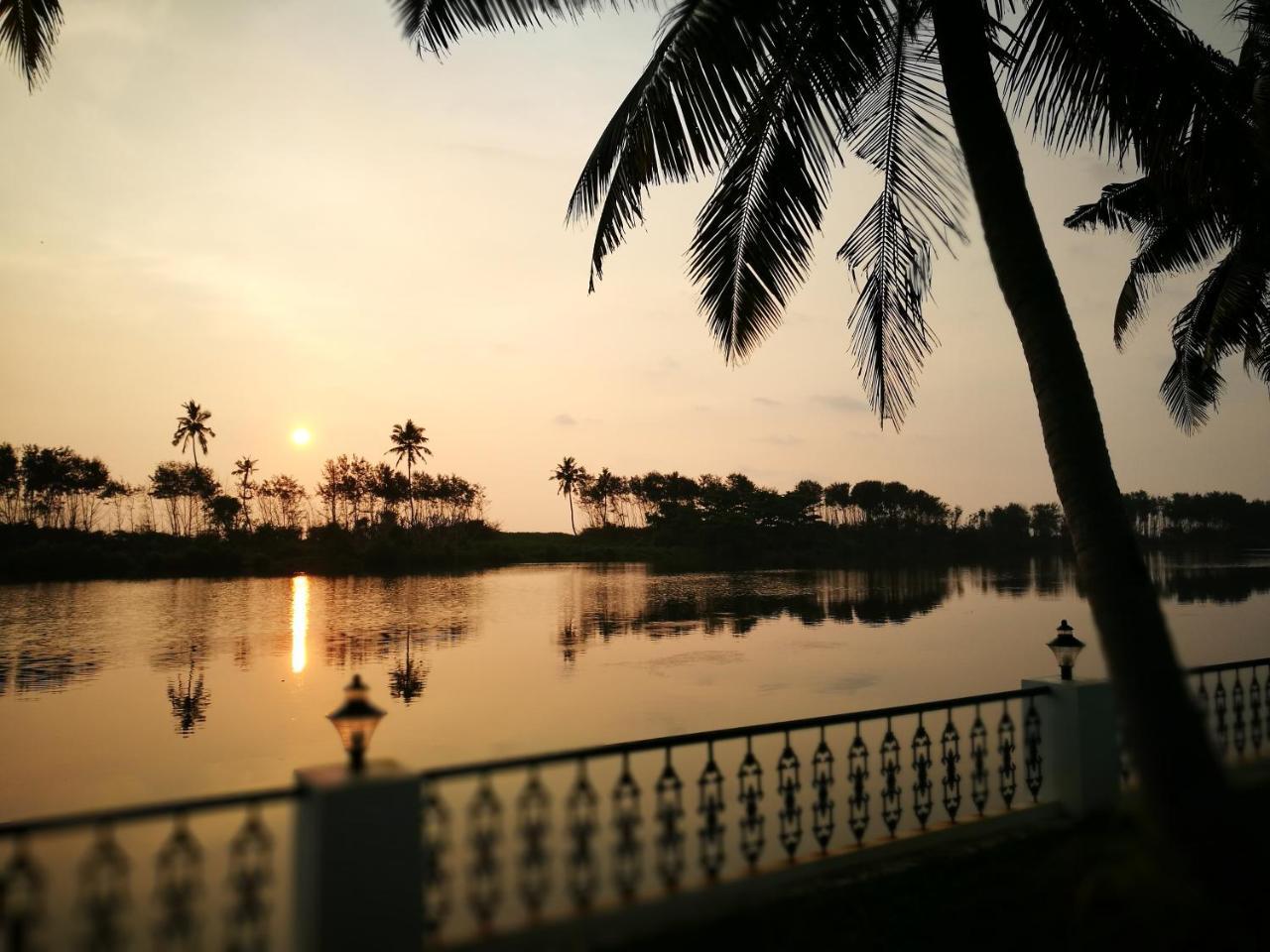 Voye Homes Majestic Retreat Resort Varkala Paravūr 外观 照片